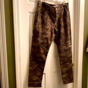 Levi’s camo jeans 18